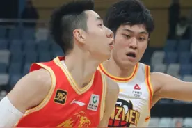 苦战险胜！广厦男篮93-88深圳男篮，胡金秋22分10篮板，周鹏关键两罚不中图片