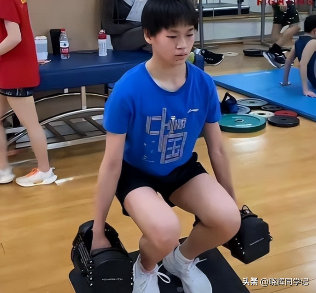 全红婵正式回归亮相！身材高挑颜值抢眼，留长发后判若两人