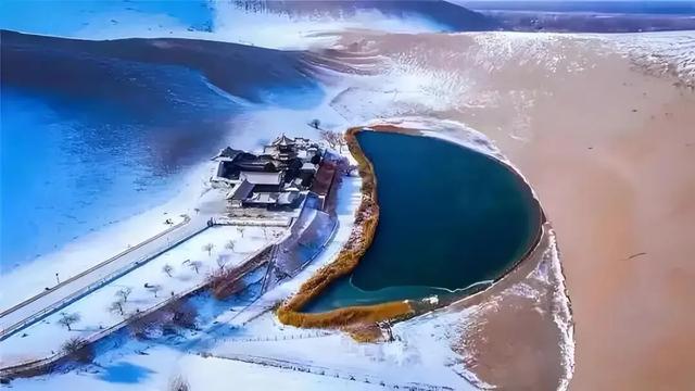 【敦煌喊你逛灯会啦！】@省内高校宝子们，这场跨越千年的光影盛宴，还有超多福利等你解锁～