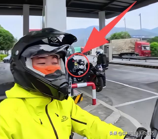 重庆摩友高速撒油后续：账号被扒是惯犯，澄清视频翻车，警方回应