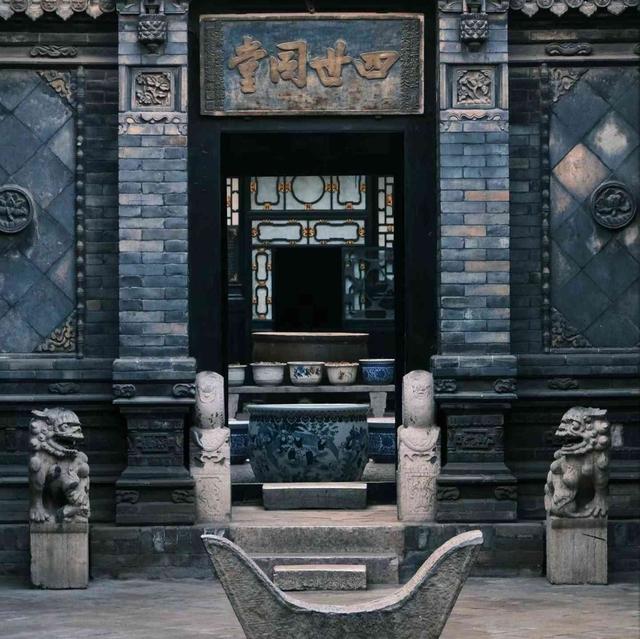 我是上海人，逛平遥古城遇反差，冷门角落藏宝贝，热门窟挤难看清