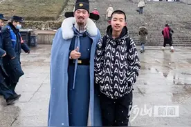 西安街头诗词“踢馆”对答如流 河北闫晶淼同学“一战成名”图片