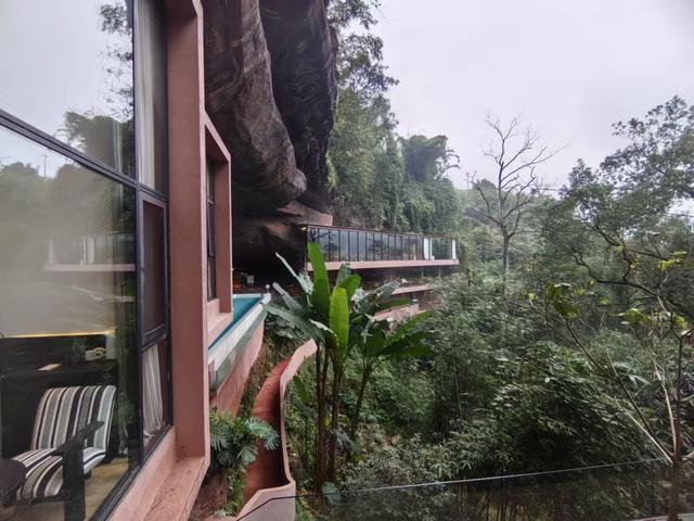 悦·遵义│颠覆想象！赤水丹霞深处，这家洞穴酒店太酷了！