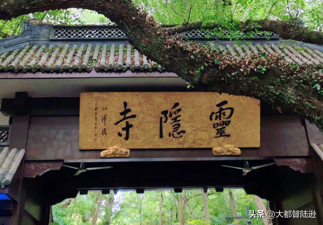 为什么景区都开始扎堆免门票了？他们到底是会亏本，还是赚更多？