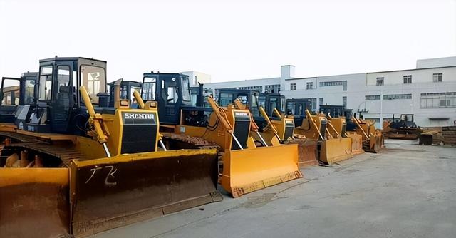 中国造世界最大推土机，连几千米高山都能推平，到底有多牛？​