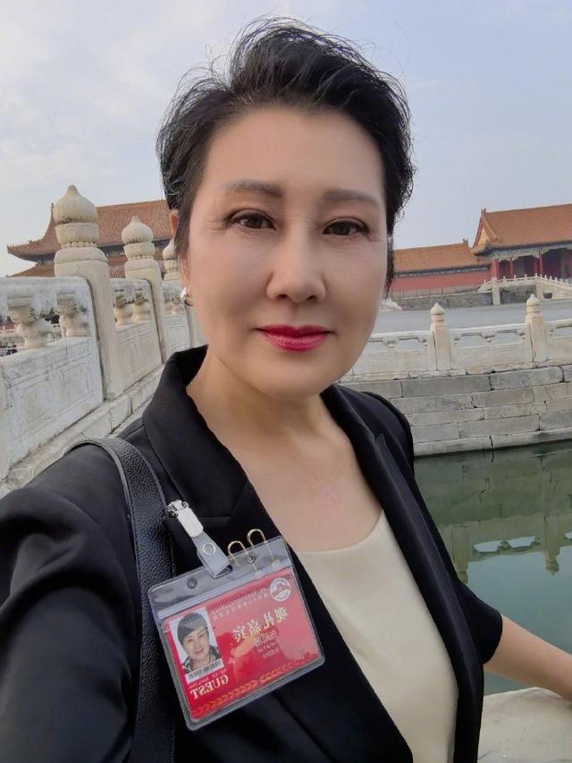 受邀观礼九三阅兵的8位明星，个个口碑好，这才是我们该追的明星