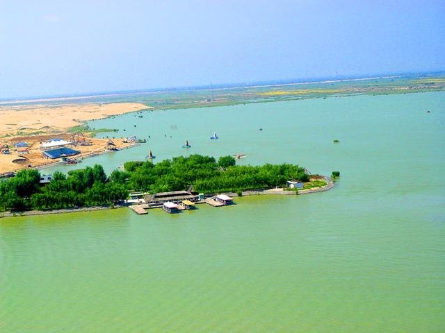 宁夏旅游：从沙漠绿洲到贺兰山岩画揽胜（图）