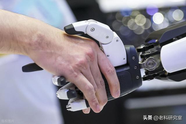 AI巨头：不可倒的隐忧