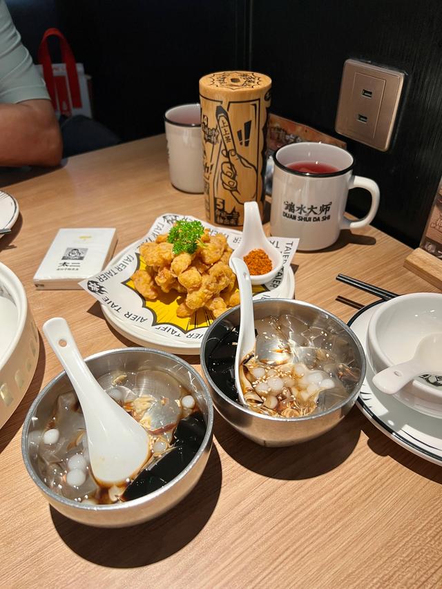 香港香园围口岸过莲塘，深圳的一天