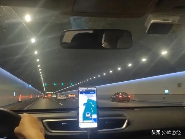趁节假日免费，体验深中通道，羊毛薅了一半便被堵在路上