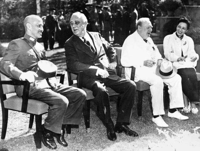 1965年，毛主席劝蒋介石回大陆，老蒋提出六个要求，毛主席：同意