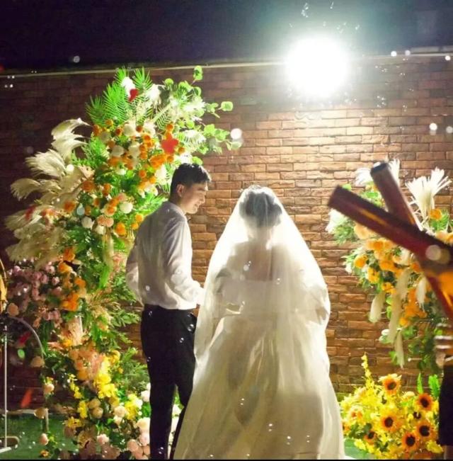 32岁程序员周末晕倒后猝死，妻子：公司给39万元抚恤金	，他曾说公司里有末位淘汰制，加班时长与绩效挂钩