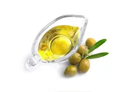 “液体黄金”橄榄油，长寿老人，超模都在喝的油图片