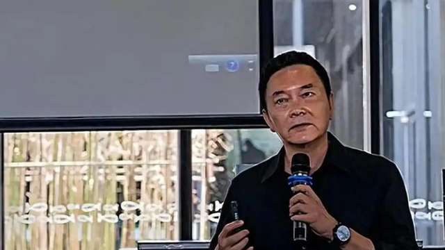 他曾与刘涛同床共枕4年，如今年过六旬依旧未娶，刘涛直言愧疚