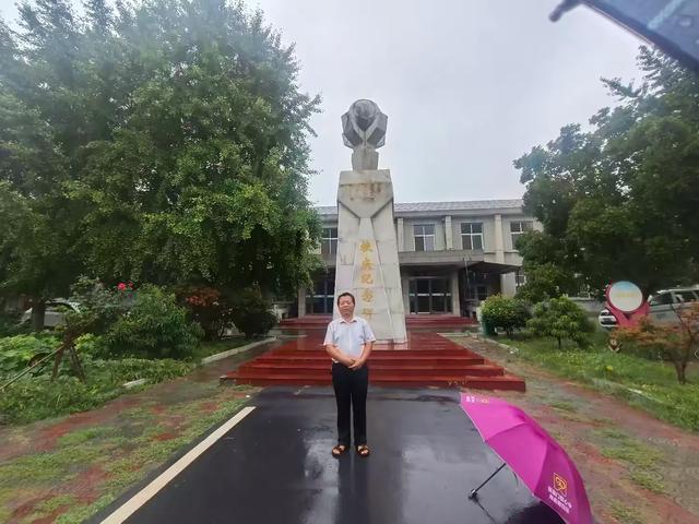 雨中游汝南和母校（作者：朱树理）