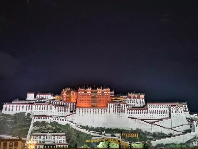 8月，拉萨邀你赴一场治愈之旅