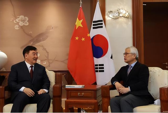 李在明拒绝出席中国9.3阅兵，王毅挂断电话，送了韩国一句话