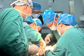 争分夺秒！和济医院成功救治一名子宫破裂危重产妇图片