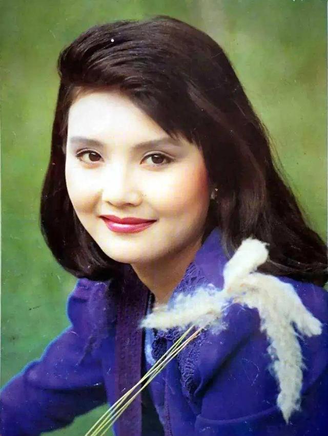 她11岁被导演看中	，与名导同居多年被抛弃，如今复出却无人问津