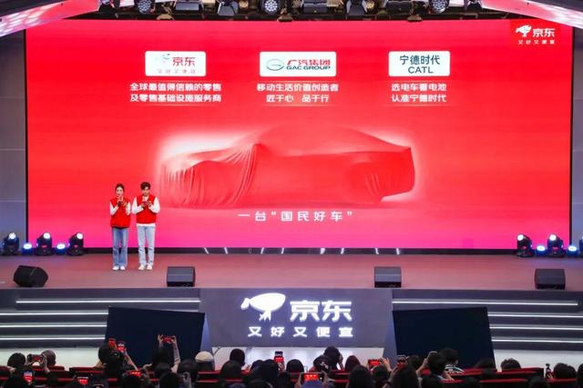 刘强东火力全开，对手王兴、马云又加上了雷军？