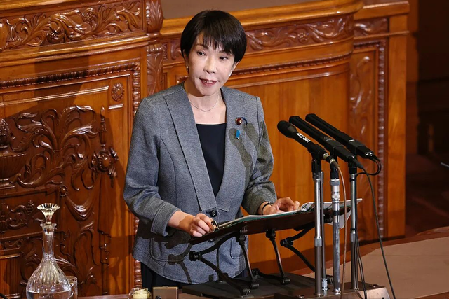 硬抗中国29天	，一纸控告书让高市老实，“短命首相	”进入倒计时？