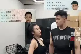 黑龙江35岁女子带19岁男友回家，亲戚围观，网友：长的有点急图片