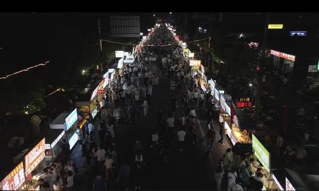 人流如织！荆州长大小吃步行街，凭啥能持续火爆？