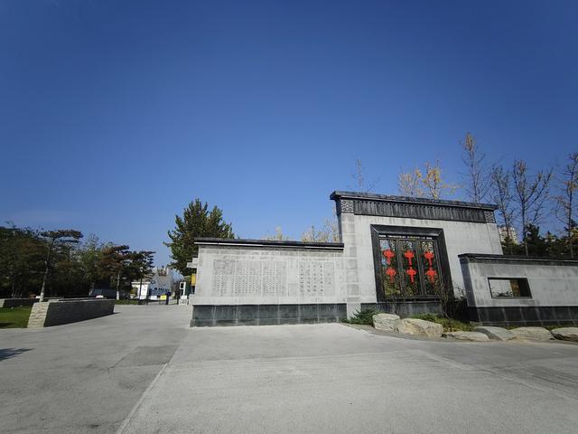 徒步穿越西流湖，赏秋正当时