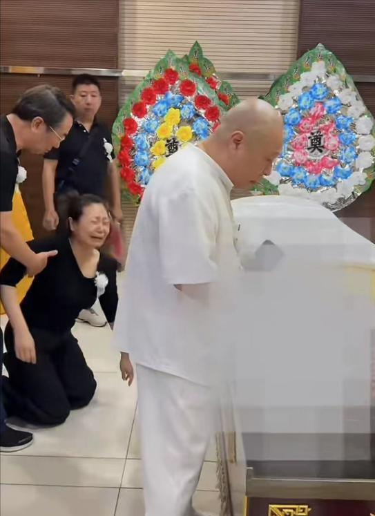 一路走好！不到72小时曝3位名人去世，2位都是歌星，最小仅35岁