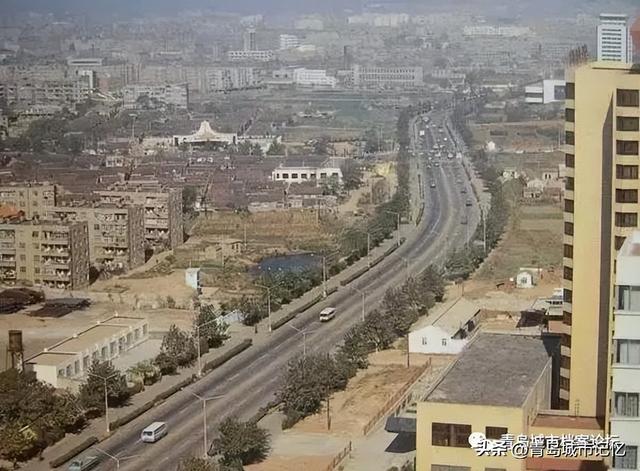 创造青岛多个历史的山东路，曾被誉为“省内第一宽”