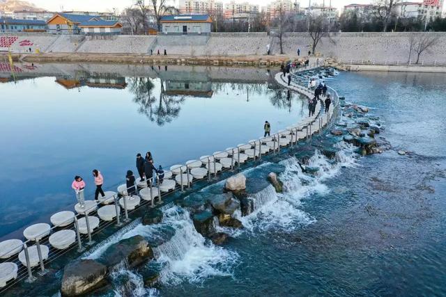太原老龙头景区冬日景致宛如水墨画卷