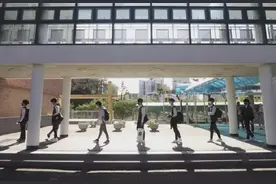 韩国小学生遭同学嘲笑“全勤乞丐”：没钱出国玩，才天天上课！攀比乱象引各方热议图片