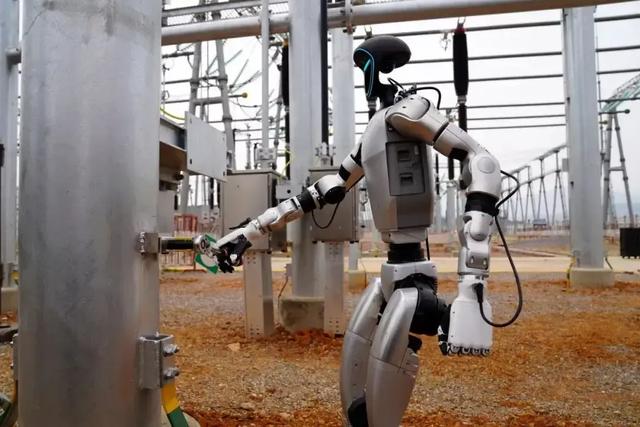 人们诟病的遥操人形机器人，是他们的生活护工作代理|CyberRobo