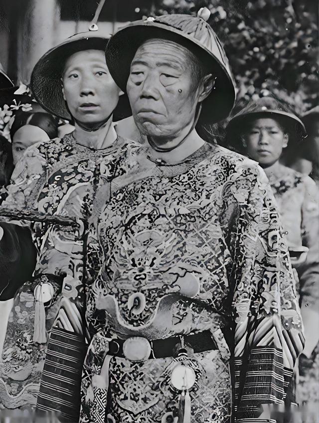 清朝灭亡后，李莲英姐姐才敢说出实情：慈禧其实不是病死的！
