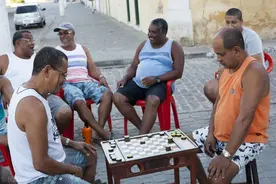 船到巴西，船员交往当地美女，热情开放，离别之话令人多思图片