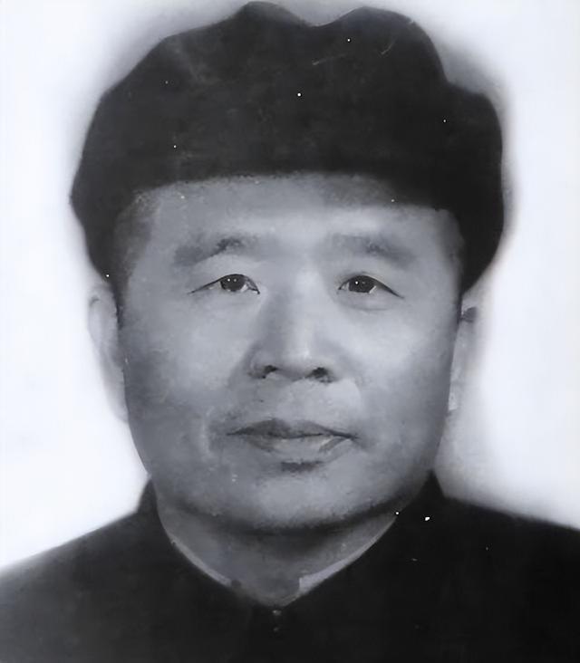 他是河南第一任省委书记，47岁因病去世，其秘书后成为国务院总理