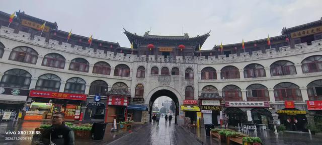 丽景门登临记：在晨光中叩问一座城