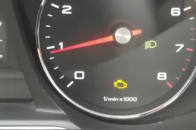 发动机故障灯亮最常见的原因是什么？故障灯亮一定有故障吗？图片