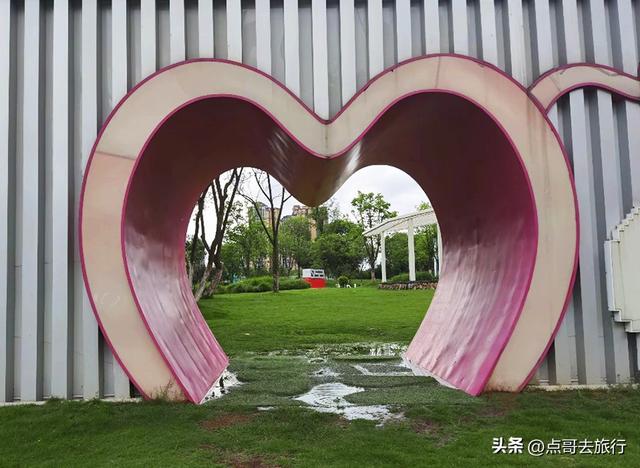 成都市内超级大草坪，美得让人惊叹，是摄影者的天堂，公交车直达