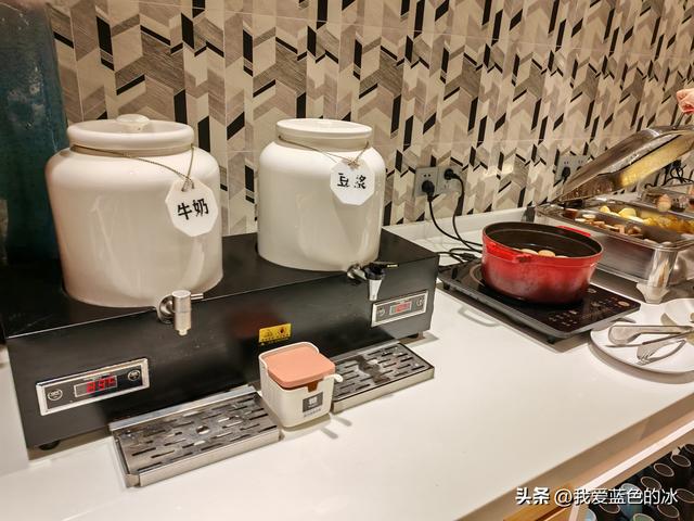 保定这家自助早餐虽然只是28元一位，但做的很用心，人气很旺啊