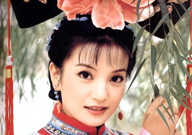 野心炸裂的赵薇消失两年多，现在再看她如今的处境，就是咎由自取