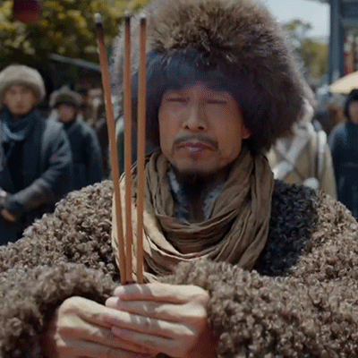 54岁凭央视大剧一夜爆火，如今又父子同台飙戏，17岁儿子比他还帅