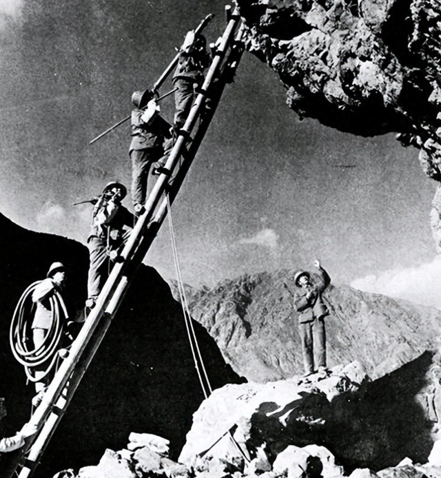 雪域天路奇迹，1200 公里青藏公路，只用 7 个月零 4 天被 “砸” 出来了