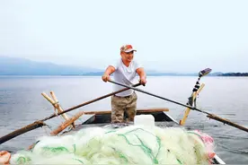 密云水库“开河”头茬鲜鱼上市图片