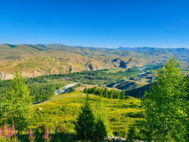 在白哈巴被颠晕！但面对吹爆朋友圈的美景，我跪了（附线路攻略）