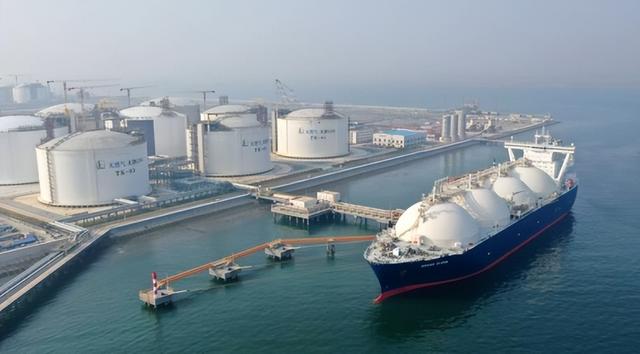 印度拒收俄油后，油轮在中国门口排队等，对中国赔钱大甩卖？