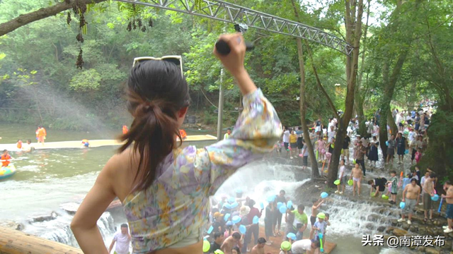 单日游客1万+！南漳这一网红景区泼水“凉”方引爆盛夏