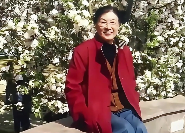 她38 岁当上北京市委书记，3年后被撤职	，晚年享受什么待遇