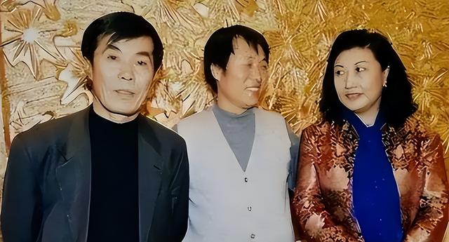 76岁何庆魁晚年失德？亲儿子揭家丑：他嫖不动了，每月1万够花