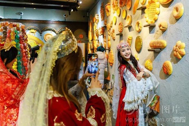 【央媒看天山】新疆乌鲁木齐:畅游大巴扎